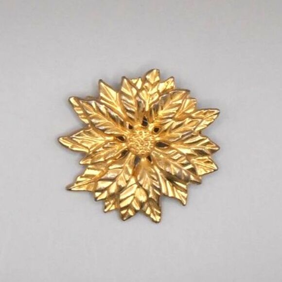 VTG Gold Tone Layered Leaf Brooch | 2” Textured Floral Starburst Pin ✨🍂 - Picture 1 of 3